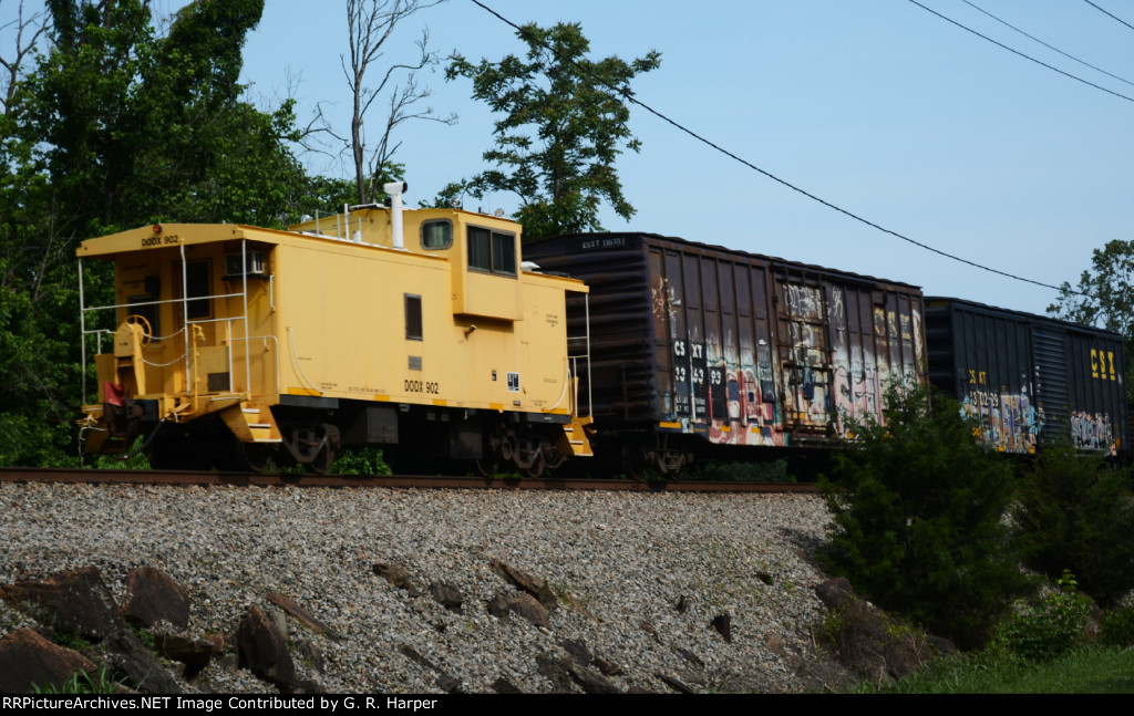 DODX 902 brings up the rear of L20601